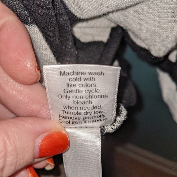 Gray and black top Embroidered back detail - Picture 5 of 6